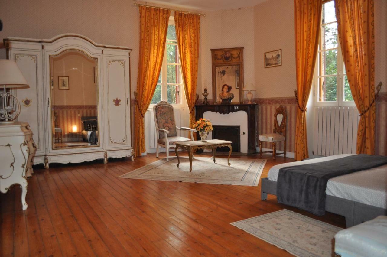 Château du Logis de Roche Clairac  Extérieur photo