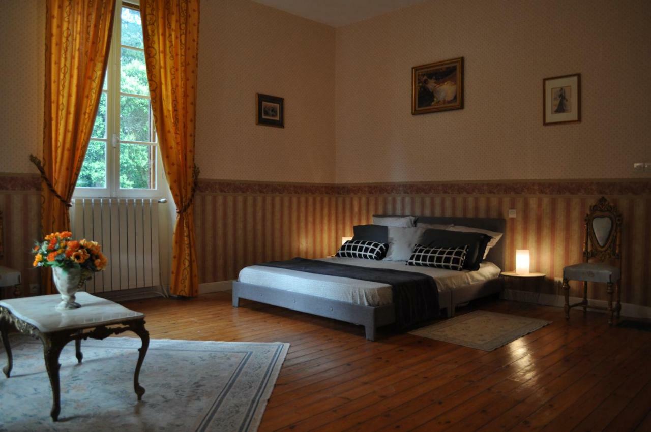 Château du Logis de Roche Clairac  Extérieur photo