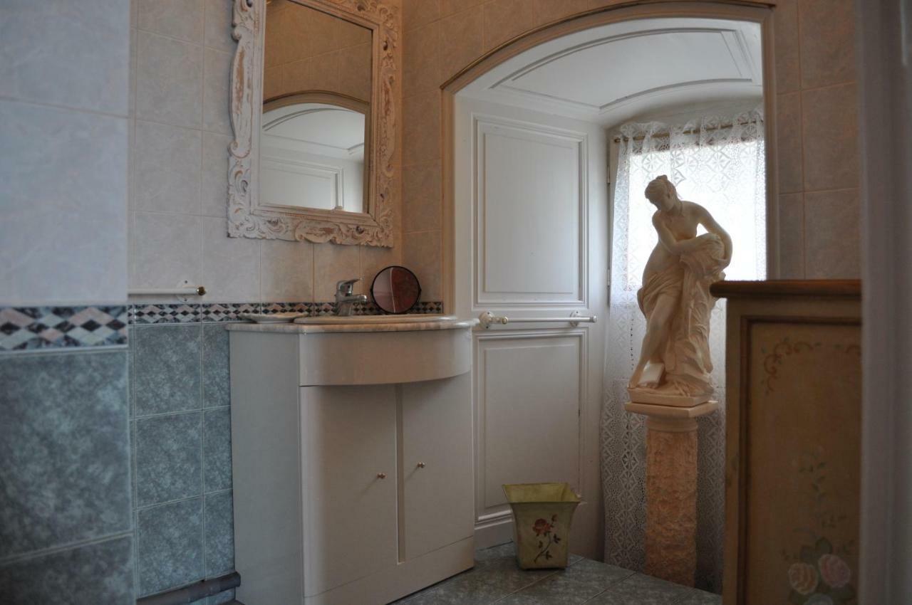 Château du Logis de Roche Clairac  Extérieur photo